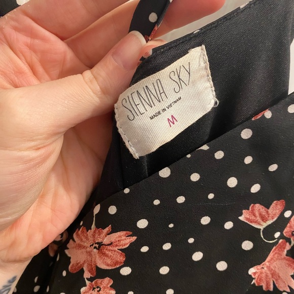 Beautiful floral capri jumpsuit/romper in medium - Picture 5 of 5